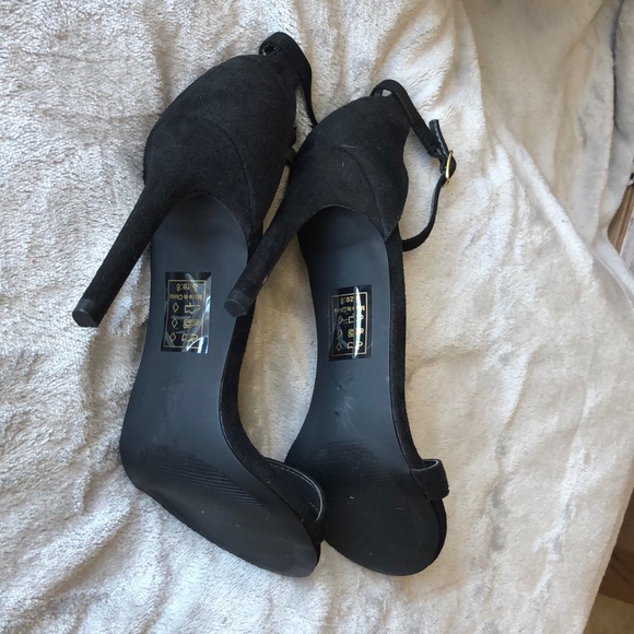 Heels - Picture 3 of 4